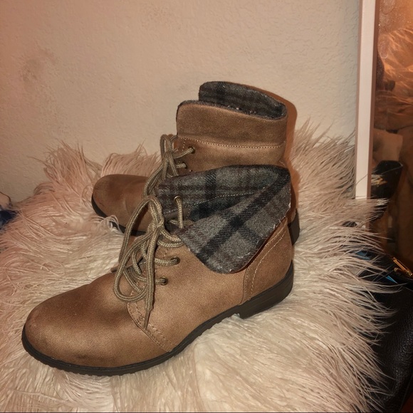 tan combat boots - Picture 3 of 4